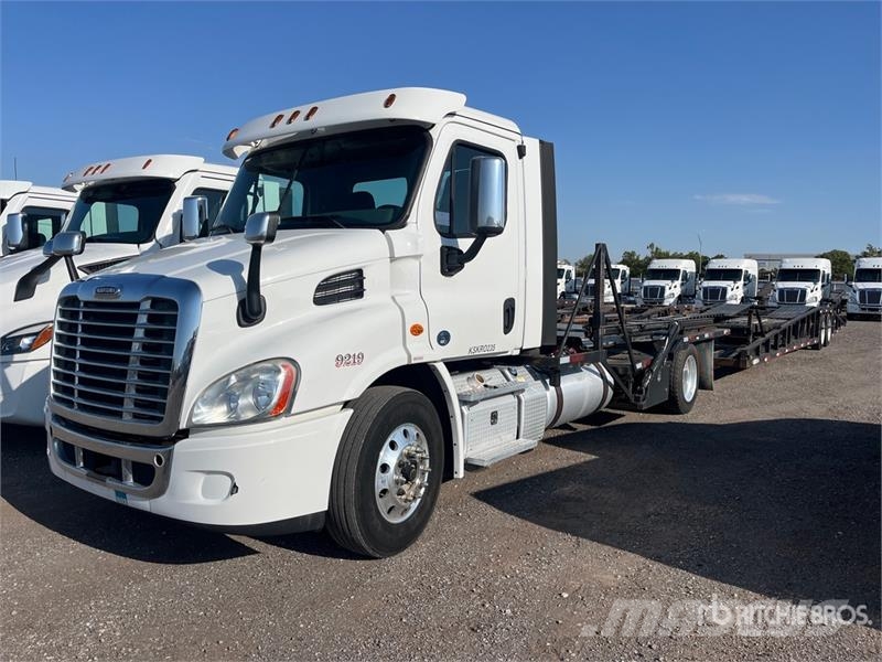 Freightliner Cascadia 113 Camiones portacoches