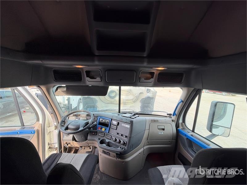 Freightliner Cascadia 125 6x4 T/A Sleeper Truck Tractor Sattelzugmaschinen