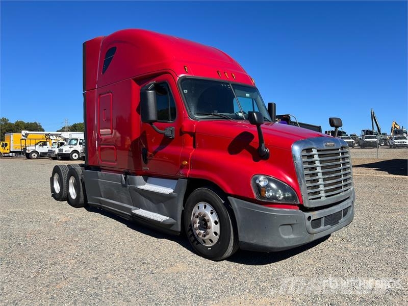 Freightliner Cascadia 125 6x4 T/A Sleeper Truck Tractor Sattelzugmaschinen