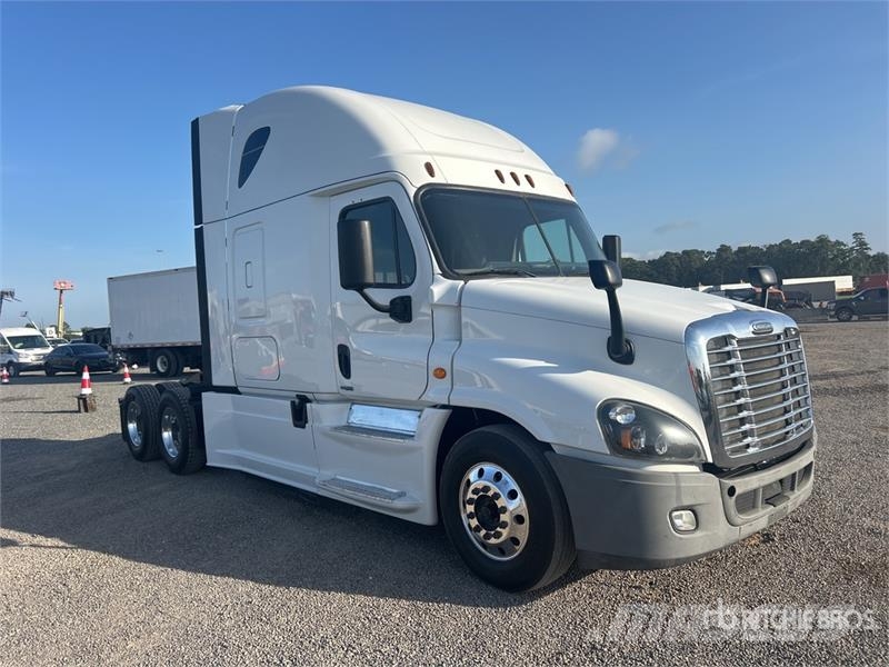 Freightliner Cascadia 125 6x4 T/A Sleeper Truck Tractor Седельные тягачи