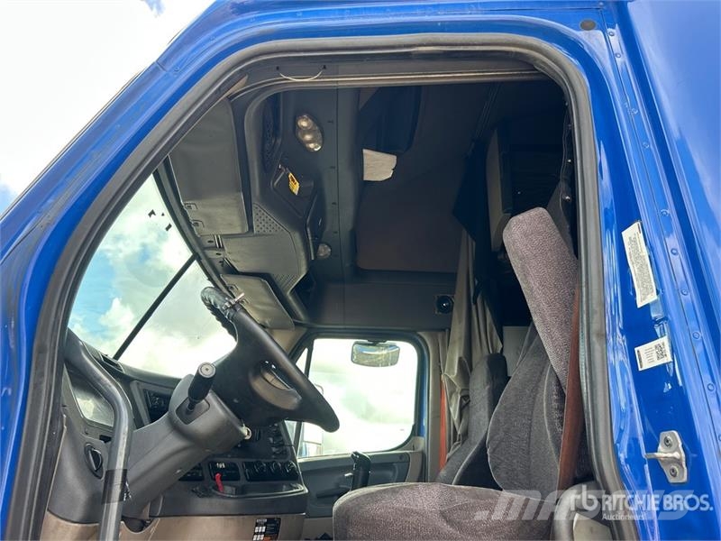 Freightliner Cascadia 125 6x4 T/A Sleeper Truck Tractor Sattelzugmaschinen