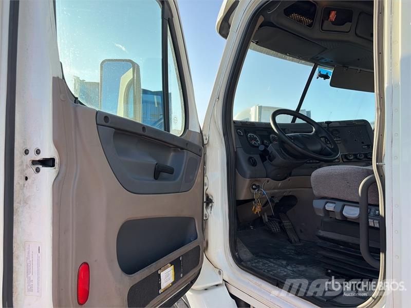 Freightliner Cascadia 113 Vetopöytäautot