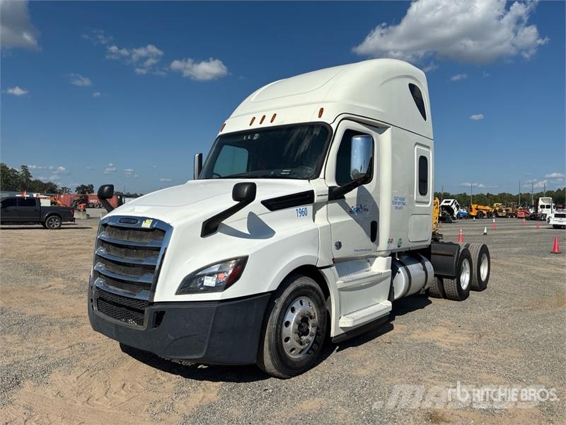 Freightliner Cascadia 126 6x4 T/A Sleeper Truck Tractor Tegljači