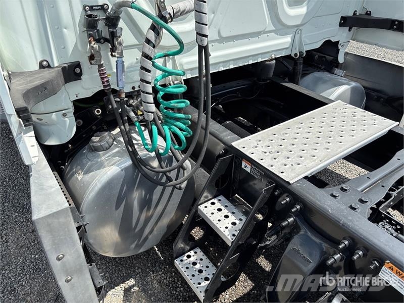 Freightliner Cascadia 125 6x4 T/A Sleeper Truck Tractor Dragbilar