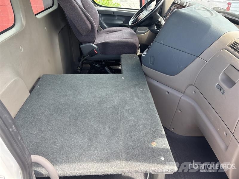 Freightliner Cascadia 113 Camiones portacoches