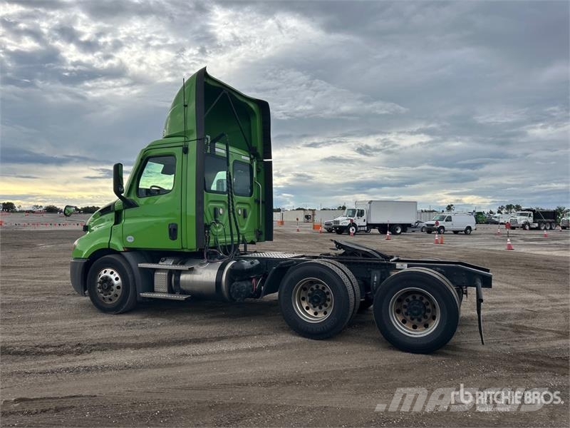 Freightliner Cascadia 113 Тягачі