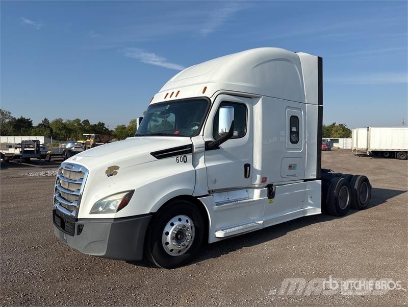 Freightliner Cascadia 126 6x4 T/A Sleeper Truck Tractor 트랙터 유닛