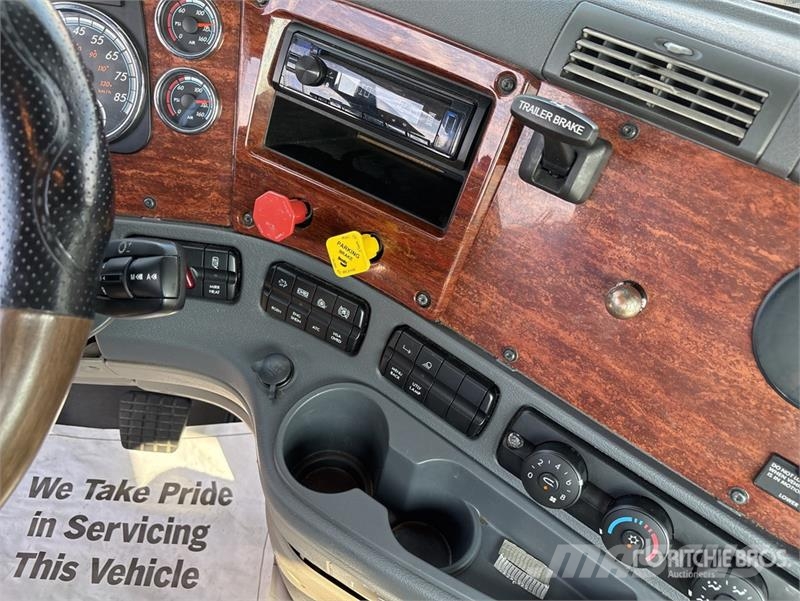 Freightliner Cascadia 113 Camiones portacoches