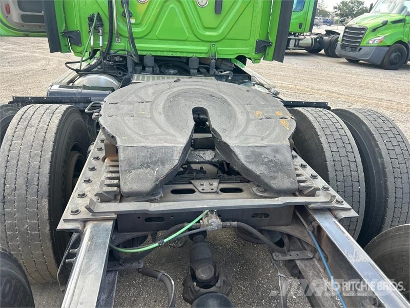 Freightliner Cascadia 113 中古トラクターヘッド | トレーラーヘッド