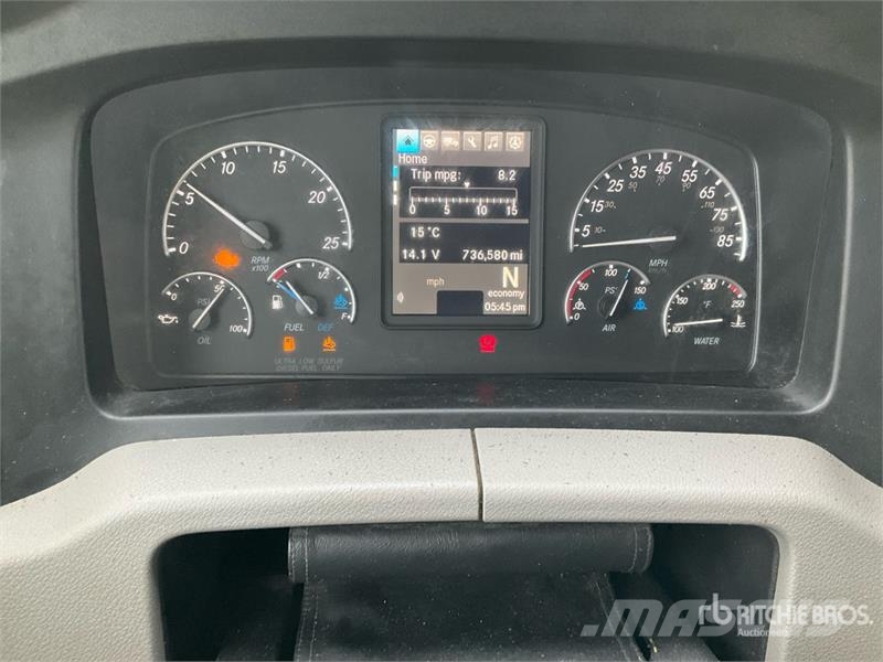 Freightliner Cascadia 126 6x4 T/A Sleeper Truck Tractor Vilcēji