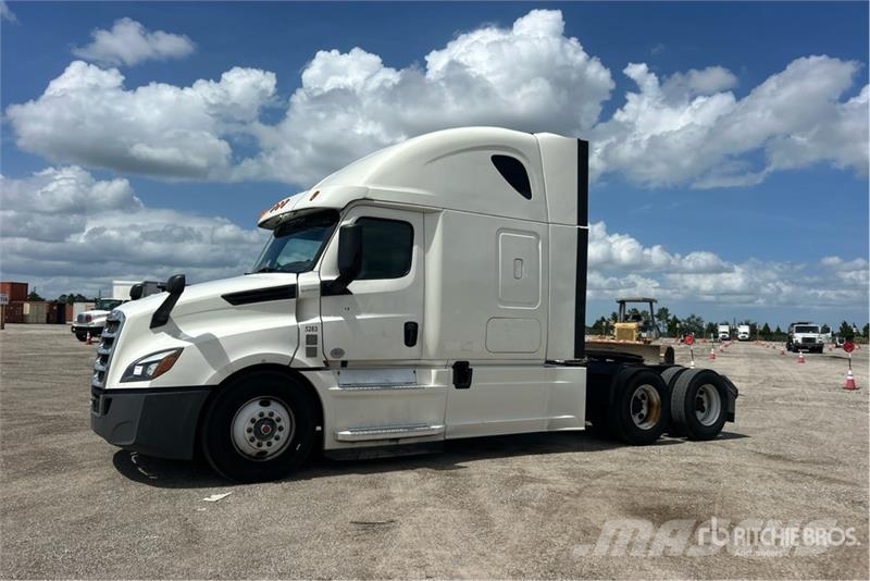 Freightliner Cascadia 126 6x4 T/A Sleeper Truck Tractor Trekkers
