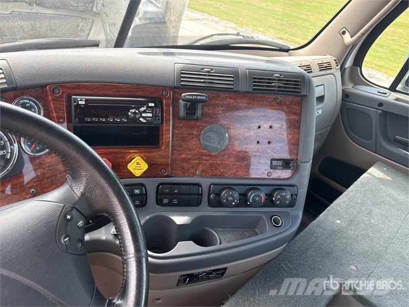 Freightliner Cascadia 113 Camiones portacoches