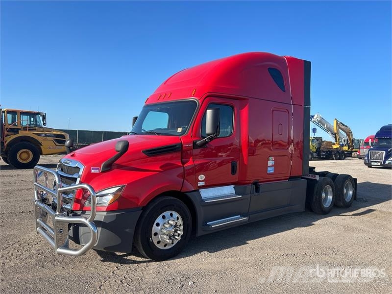 Freightliner Cascadia 126 6x4 T/A Sleeper Truck Tractor Тягачі