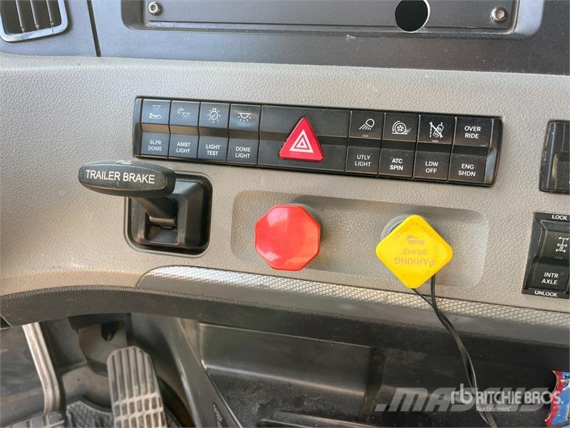 Freightliner Cascadia 126 6x4 T/A Sleeper Truck Tractor Tracteur routier
