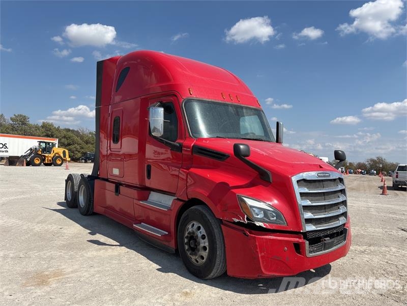 Freightliner Cascadia 126 6x4 T/A Sleeper Truck Tractor Tahače