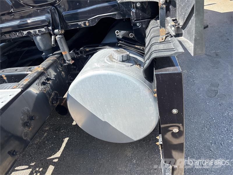 Freightliner Cascadia 126 6x4 T/A Sleeper Truck Tractor Седельные тягачи