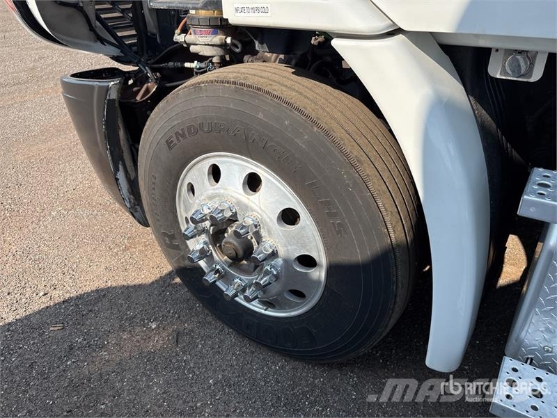 Freightliner Cascadia 113 Camiones portacoches