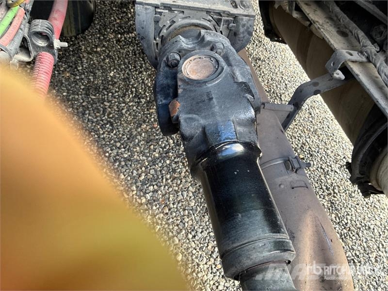 Freightliner Cascadia 126 6x4 T/A Sleeper Truck Tractor 中古トラクターヘッド | トレーラーヘッド