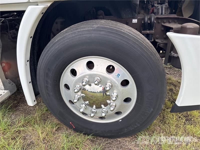 Freightliner Cascadia 113 Camiones portavehículos
