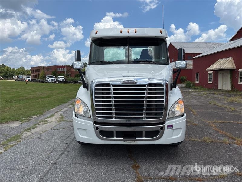 Freightliner Cascadia 113 Camiones portacoches