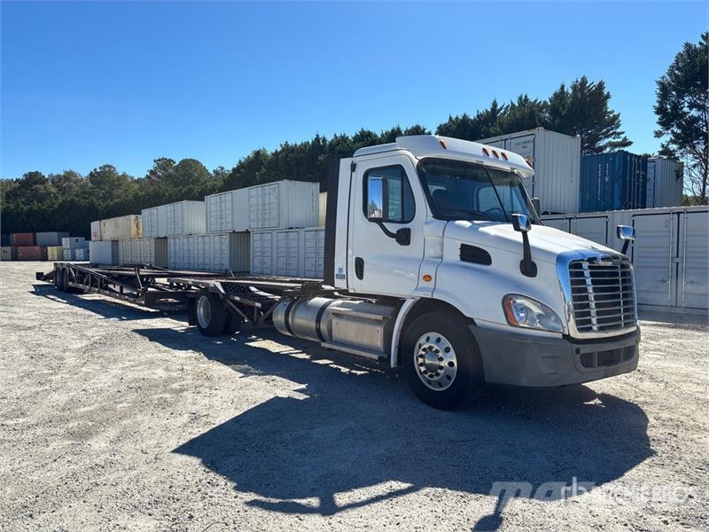 Freightliner Cascadia 113 Car Carrier Truck Camiões de Transporte Auto