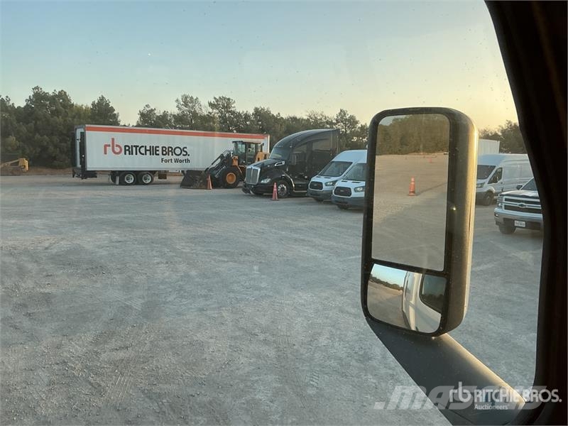 Freightliner Cascadia 126 6x4 T/A Sleeper Truck Tractor (Inoper Tegljači
