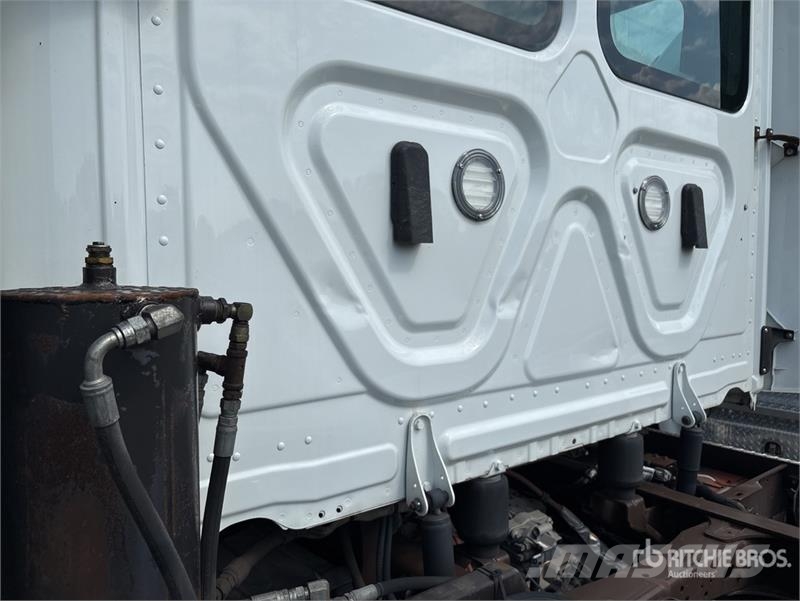 Freightliner Cascadia 113 Camiones portacoches