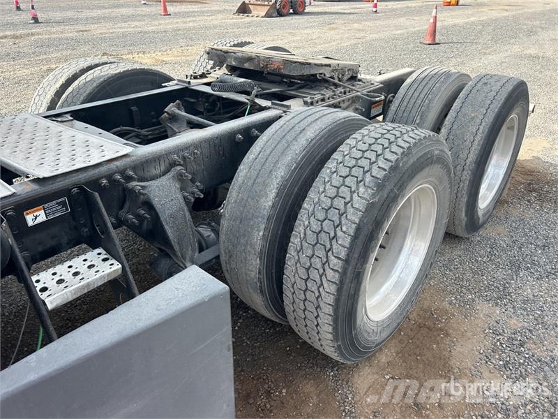 Freightliner Cascadia 125 6x4 T/A Sleeper Truck Tractor Седельные тягачи
