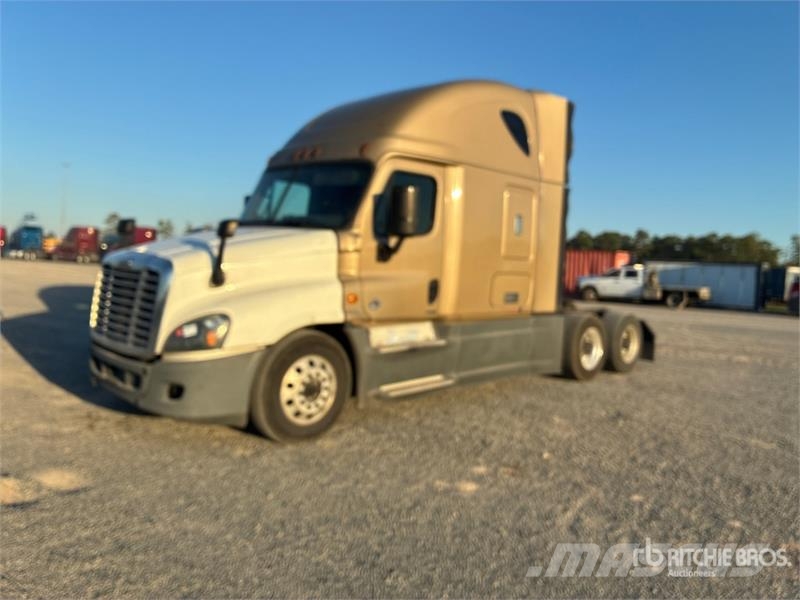 Freightliner Cascadia 125 6x4 T/A Sleeper Truck Tractor Vilcēji
