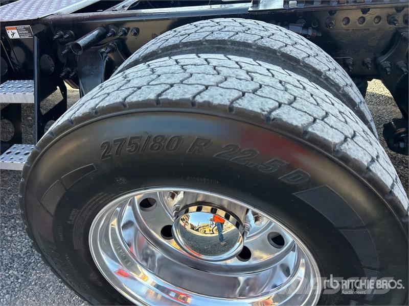 Freightliner Cascadia 126 6x4 T/A Sleeper Truck Tractor Trekkers