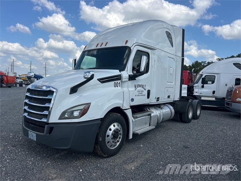 Freightliner Cascadia 126 6x4 T/A Sleeper Truck Tractor (Inoper Autotractoare