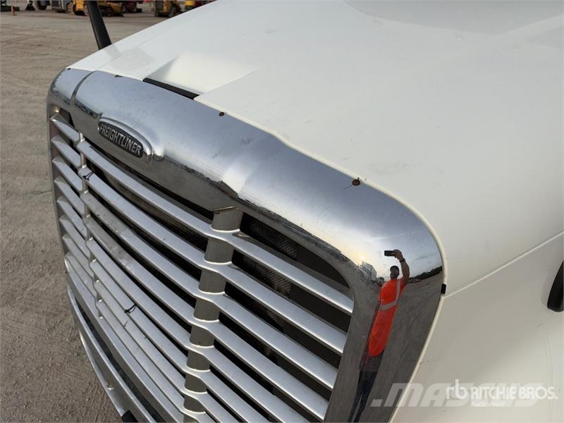 Freightliner Cascadia 125 6x4 T/A Sleeper Truck Tractor Sattelzugmaschinen