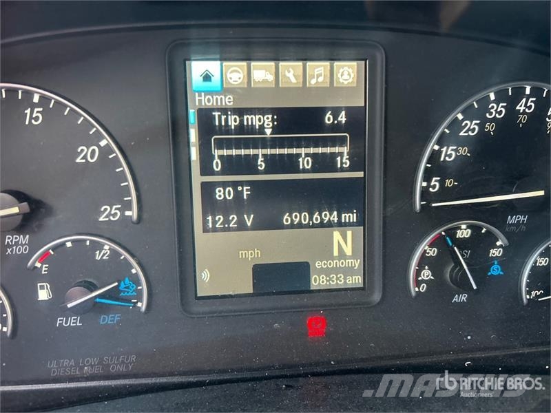 Freightliner Cascadia 6x4 T/A Sleeper Truck Tractor (Inoperable Trekkvogner
