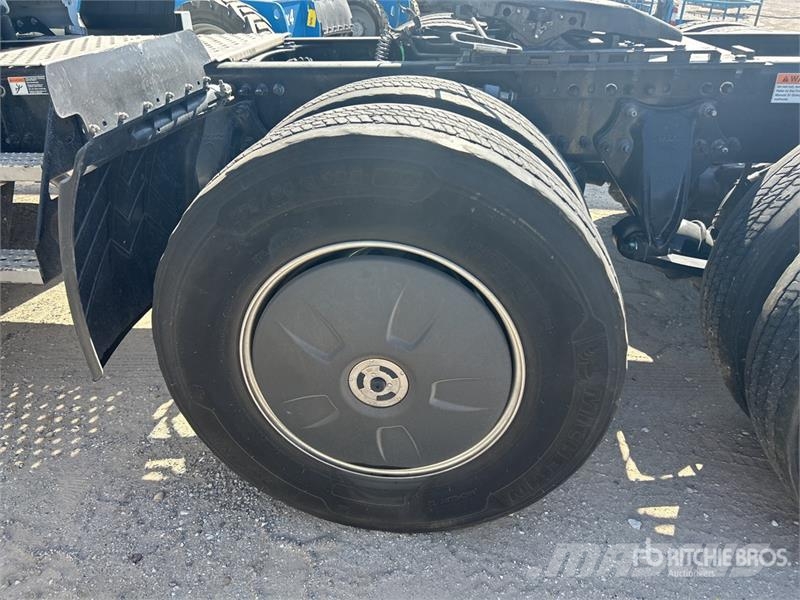 Freightliner Cascadia 126 6x4 T/A Sleeper Truck Tractor Tegljači