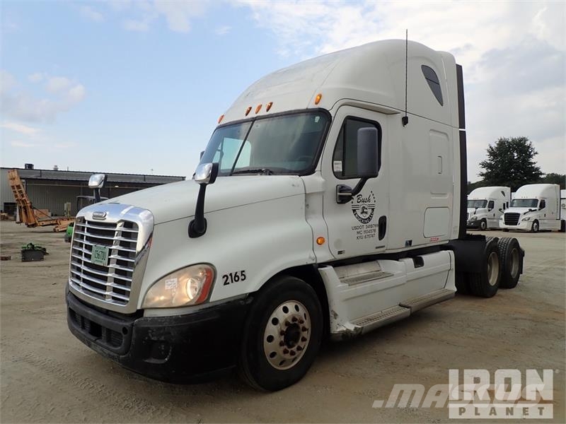 Freightliner Cascadia 125 6x4 T/A Sleeper Truck Tractor Vilcēji
