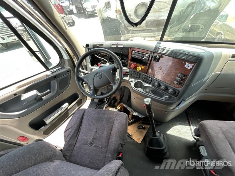 Freightliner Cascadia 125 6x4 Tri/A Day Cab Truck Tractor (Glid Nyergesvontatók