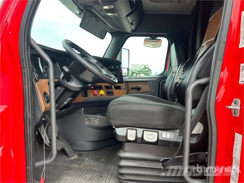 Freightliner Cascadia 126 6x4 T/A Sleeper Truck Tractor Motrici e Trattori Stradali