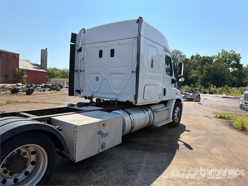 Freightliner Cascadia 113 6x4 Sleeper Car Carrier Truck Camiones portacoches