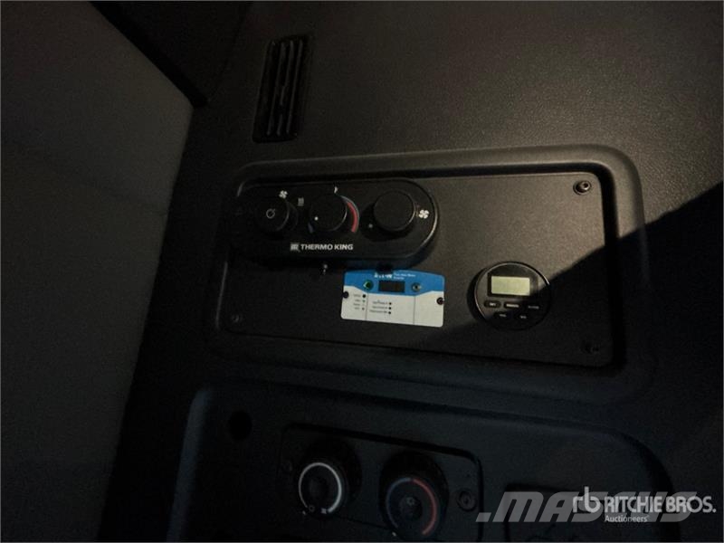 Freightliner Cascadia 126 6x4 T/A Sleeper Truck Tractor وحدات الجر