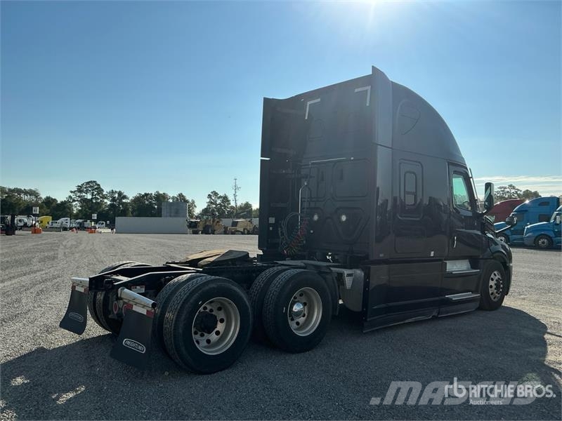 Freightliner Cascadia 126 6x4 T/A Sleeper Truck Tractor Camiones tractor