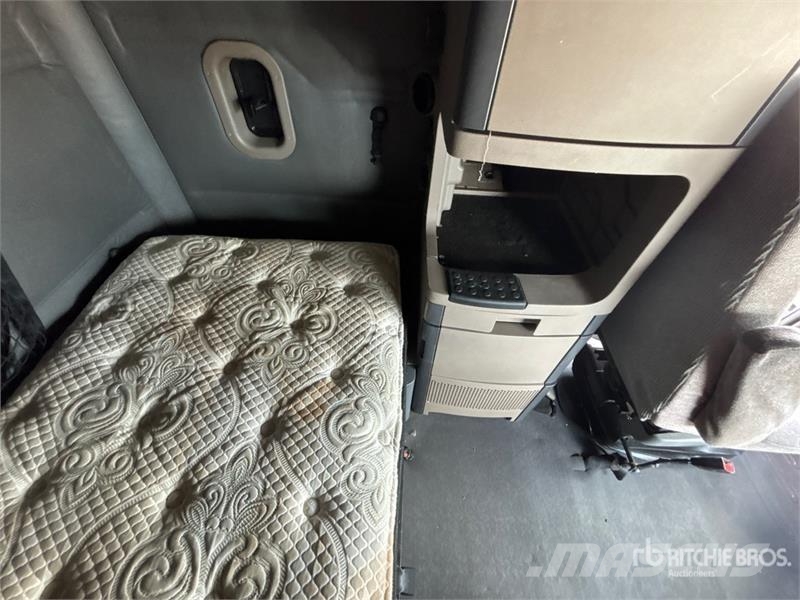 Freightliner Cascadia 125 6x4 T/A Sleeper Truck Tractor Dragbilar