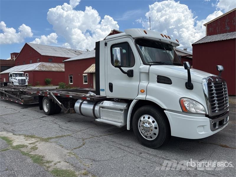 Freightliner Cascadia 113 Camiones portacoches