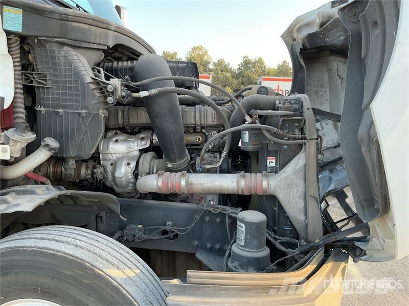 Freightliner Cascadia 126 6x4 T/A Sleeper Truck Tractor (Inoper Tegljači