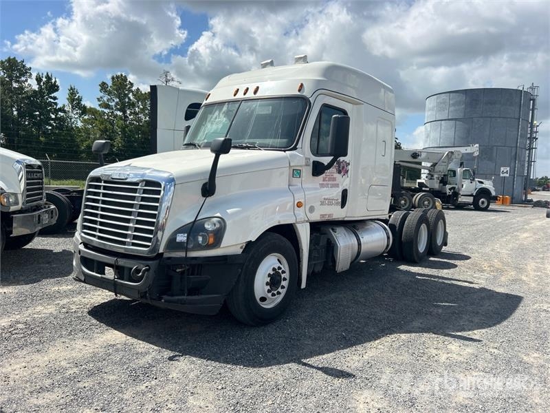 Freightliner Cascadia 125 6x4 T/A Sleeper Truck Tractor (Inoper Camiones tractor