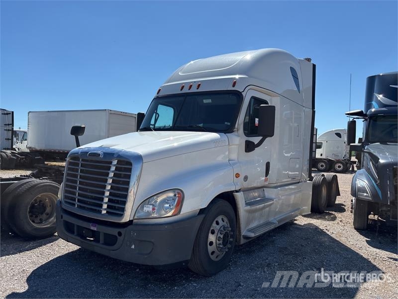 Freightliner Cascadia 125 6x4 T/A Sleeper Truck Tractor (Inoper Motrici e Trattori Stradali