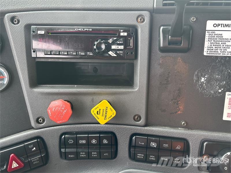 Freightliner Cascadia 125 6x4 T/A Sleeper Truck Tractor Vlačilci
