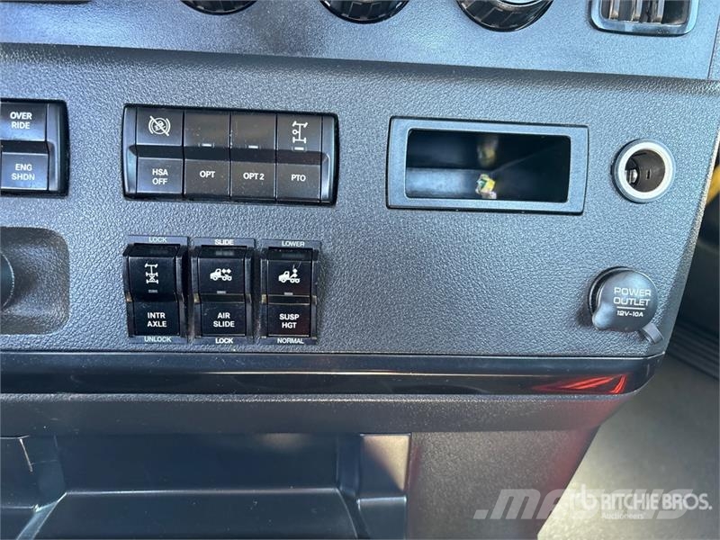 Freightliner Cascadia 126 Седельные тягачи