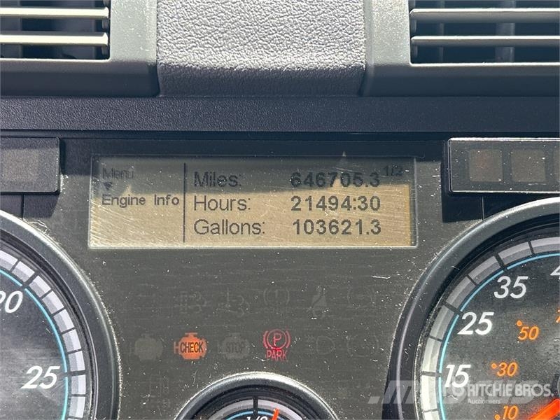Freightliner Cascadia 125 6x4 T/A Sleeper Truck Tractor Седельные тягачи