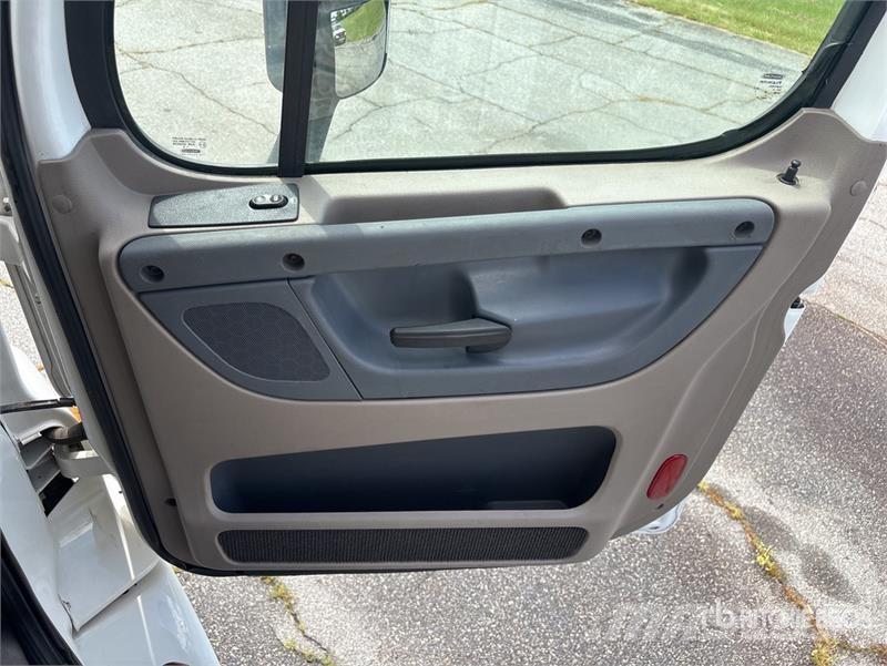 Freightliner Cascadia 113 Camiones portacoches