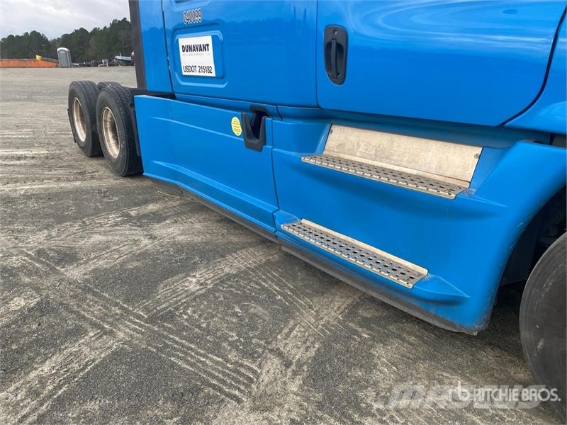 Freightliner Cascadia 125 6x4 T/A Sleeper Truck Tractor (Inoper Cabezas tractoras